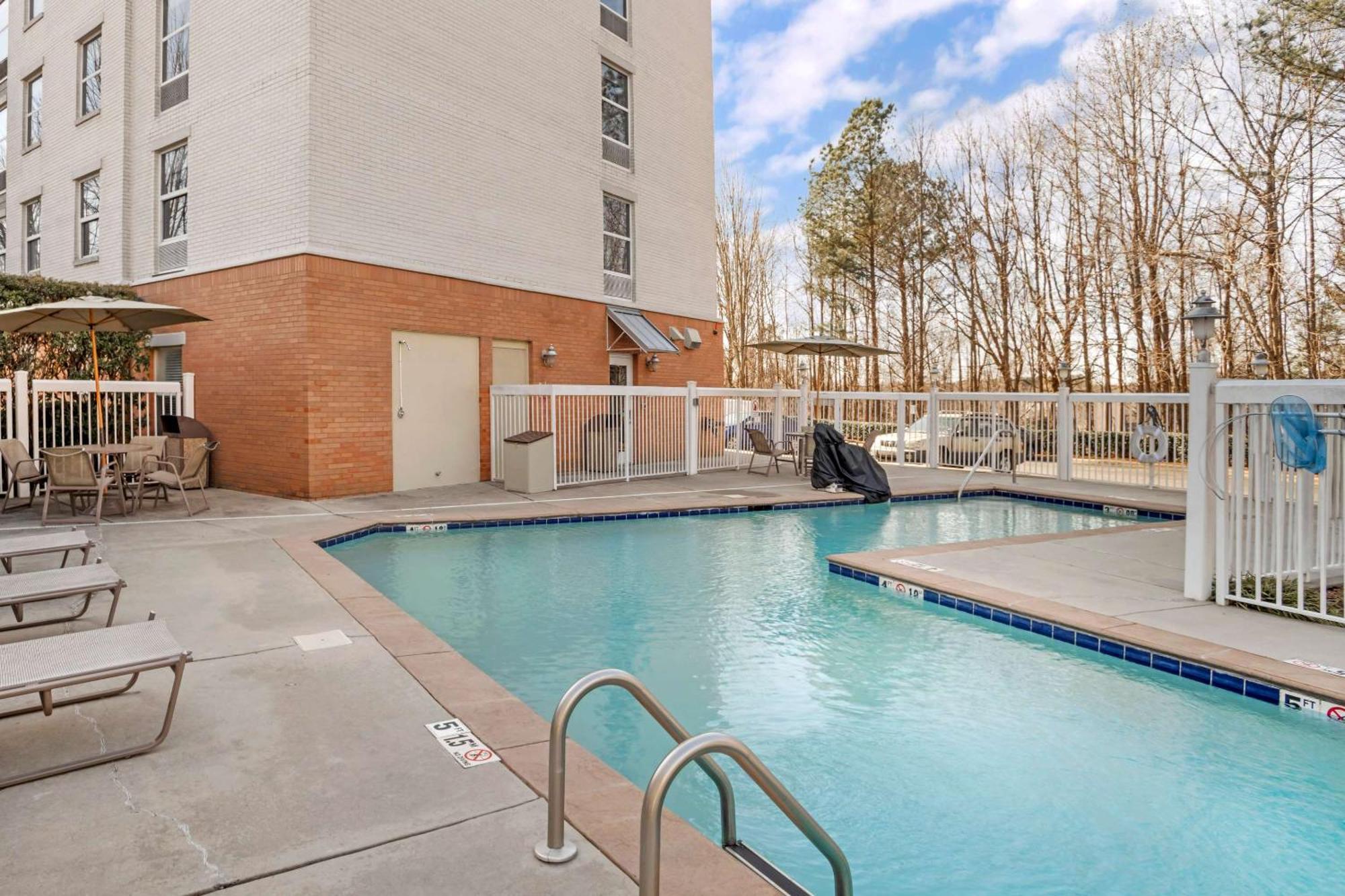 Comfort Suites Near Birkdale Village- Huntersville Εξωτερικό φωτογραφία